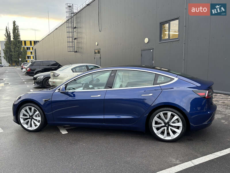 Седан Tesla Model 3 2020 в Киеве