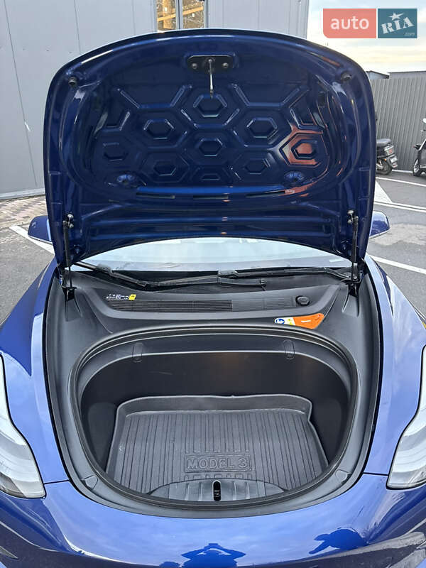 Седан Tesla Model 3 2020 в Киеве