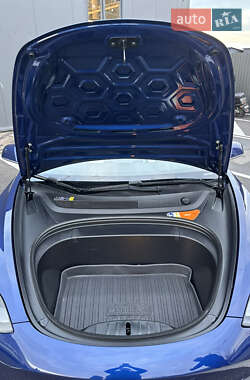 Седан Tesla Model 3 2020 в 
