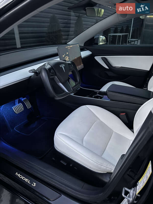 Седан Tesla Model 3 2019 в Ивано-Франковске