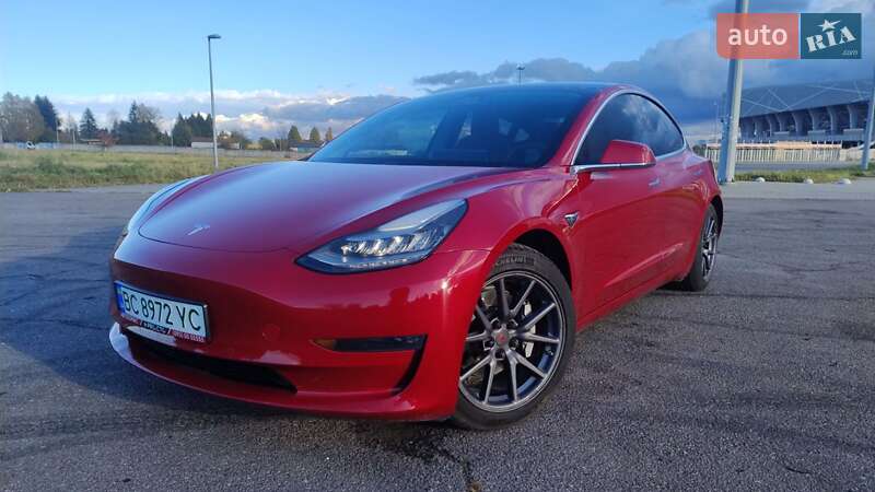 Седан Tesla Model 3 2018 в Львове