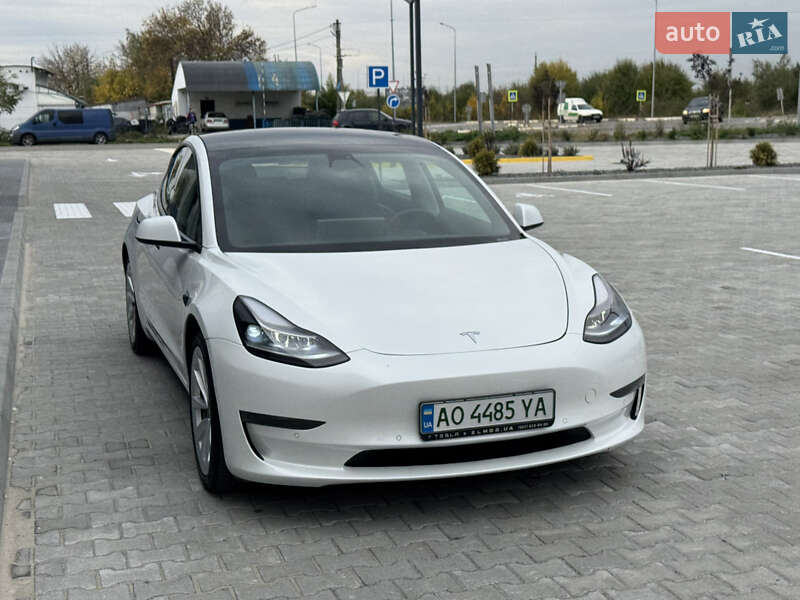 Седан Tesla Model 3 2021 в Ужгороде