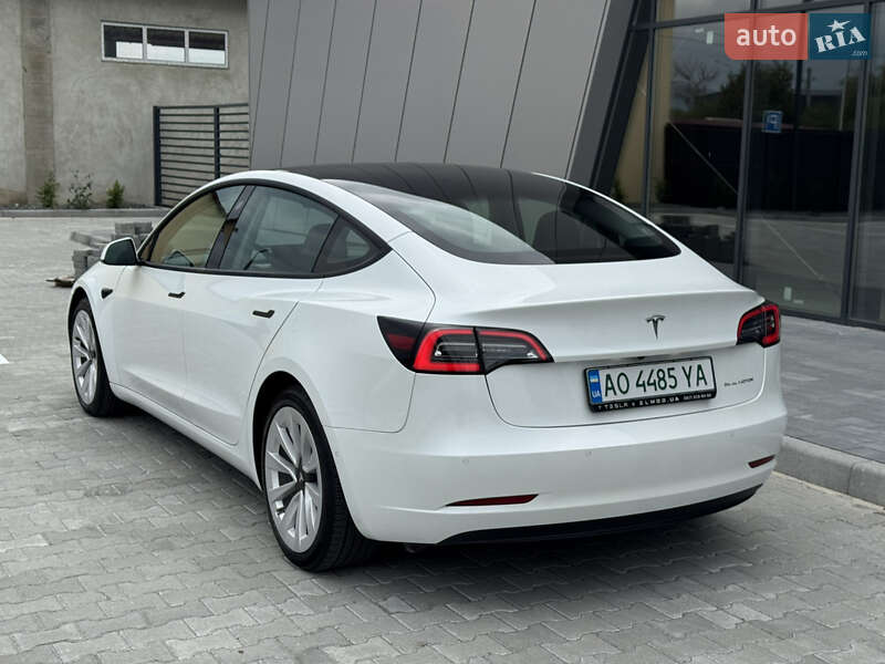 Седан Tesla Model 3 2021 в Ужгороде