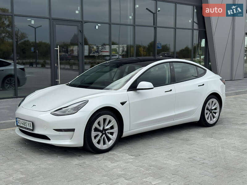 Седан Tesla Model 3 2021 в Ужгороде