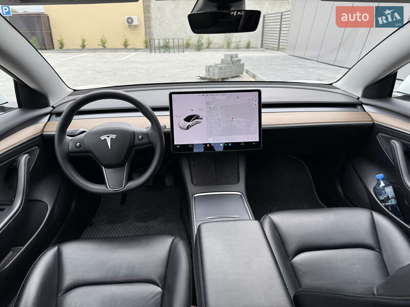 Седан Tesla Model 3 2021 в Ужгороде