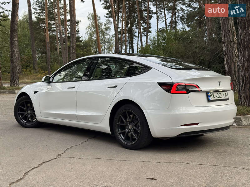 Седан Tesla Model 3 2022 в Нетешине фото 6 Седан Tesla Model 3 2022 в Нетешине