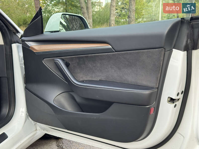 Седан Tesla Model 3 2022 в Нетешине фото 25 Седан Tesla Model 3 2022 в Нетешине