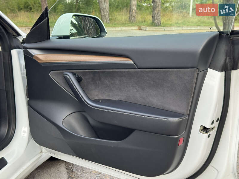 Седан Tesla Model 3 2022 в Нетешине фото 30 Седан Tesla Model 3 2022 в Нетешине