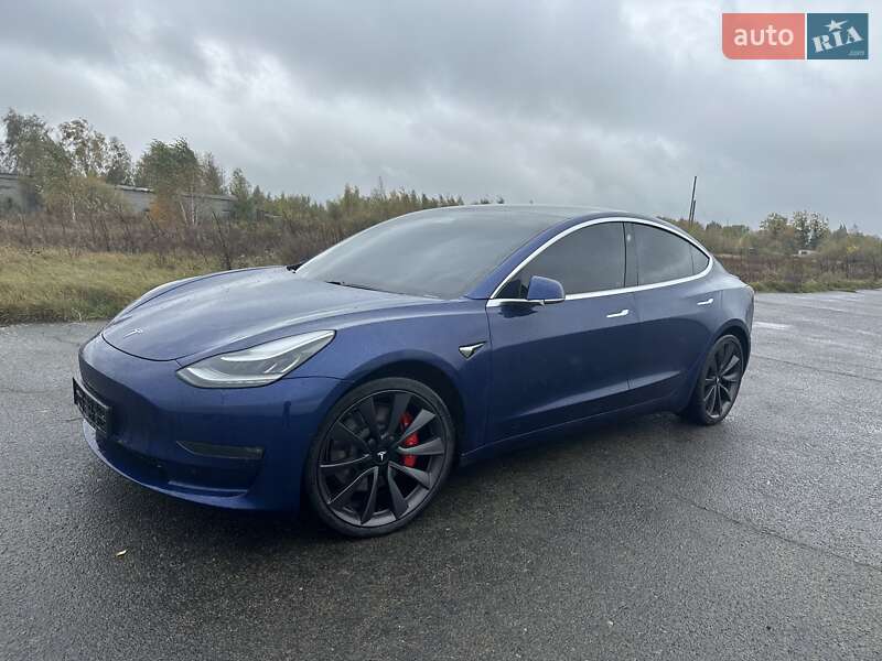 Седан Tesla Model 3 2019 в Березному
