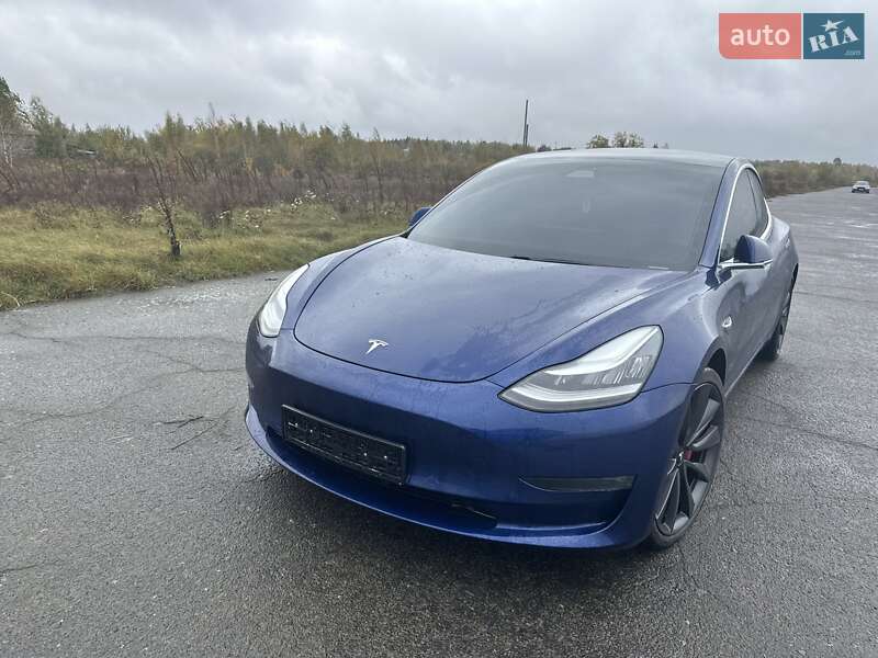 Седан Tesla Model 3 2019 в Березному