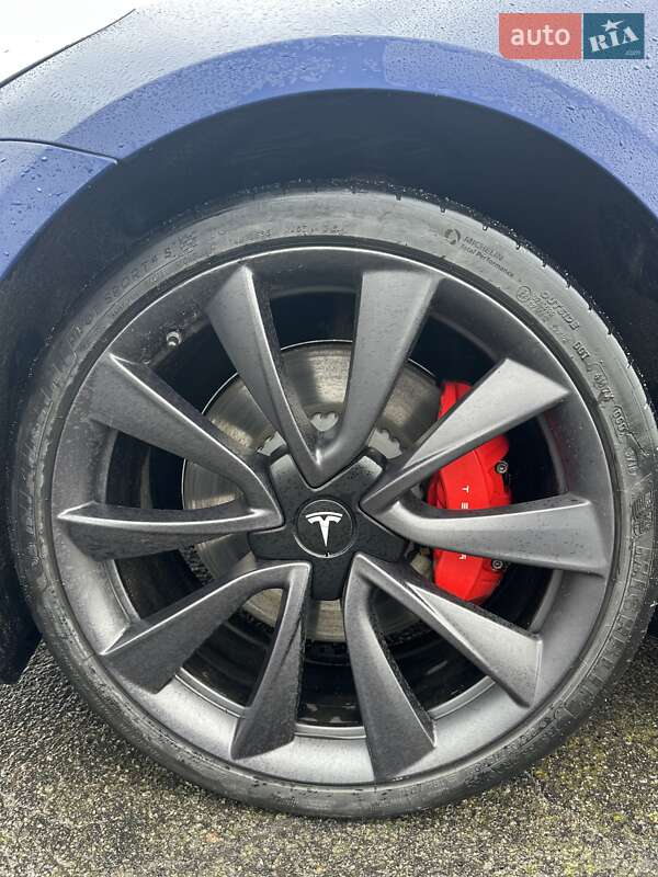 Седан Tesla Model 3 2019 в Березному