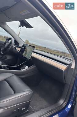 Седан Tesla Model 3 2019 в 