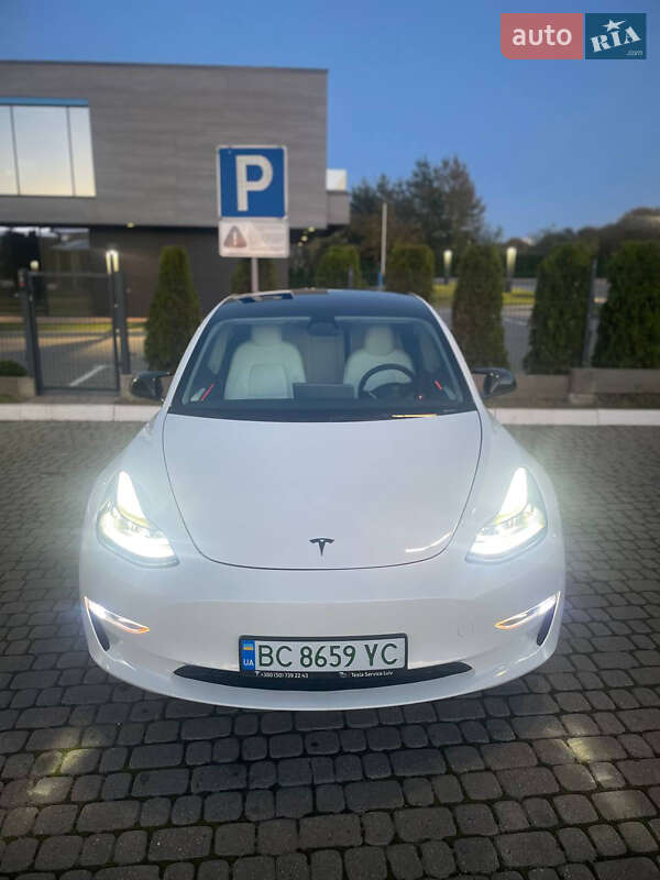 Седан Tesla Model 3 2023 в Львові