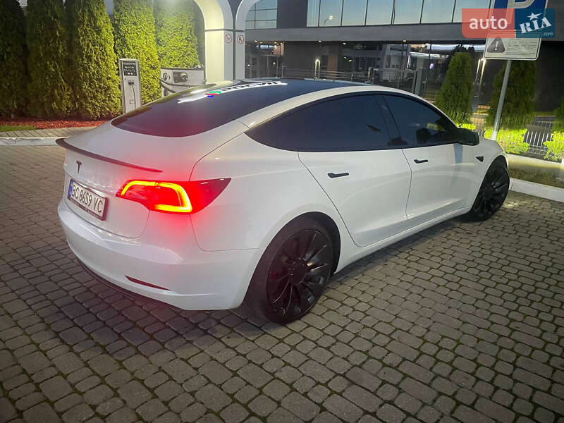 Седан Tesla Model 3 2023 в Львові