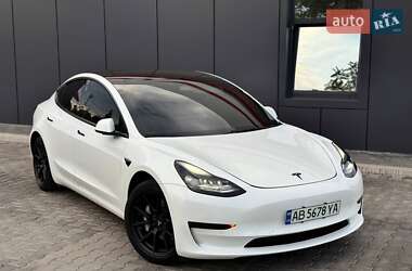 Седан Tesla Model 3 2022 в 