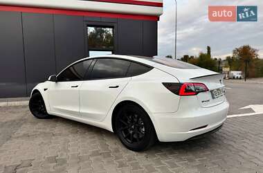 Седан Tesla Model 3 2022 в 