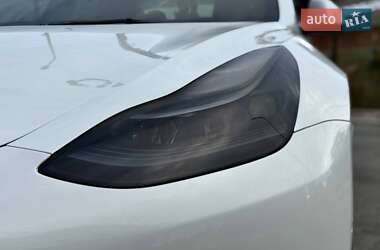 Седан Tesla Model 3 2022 в 