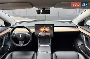 Седан Tesla Model 3 2022 в 