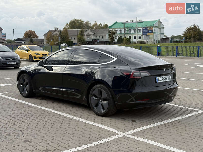 Седан Tesla Model 3 2019 в Нововолынске