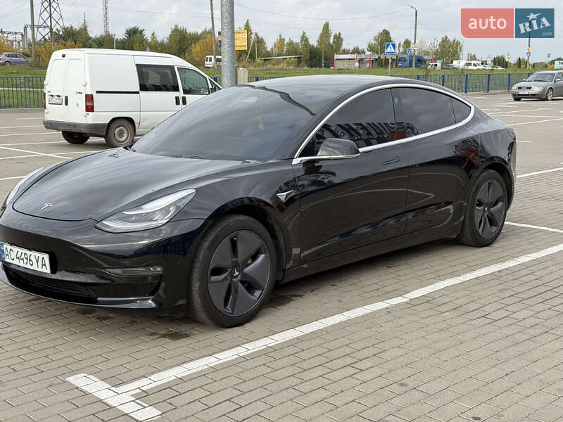 Седан Tesla Model 3 2019 в Нововолынске