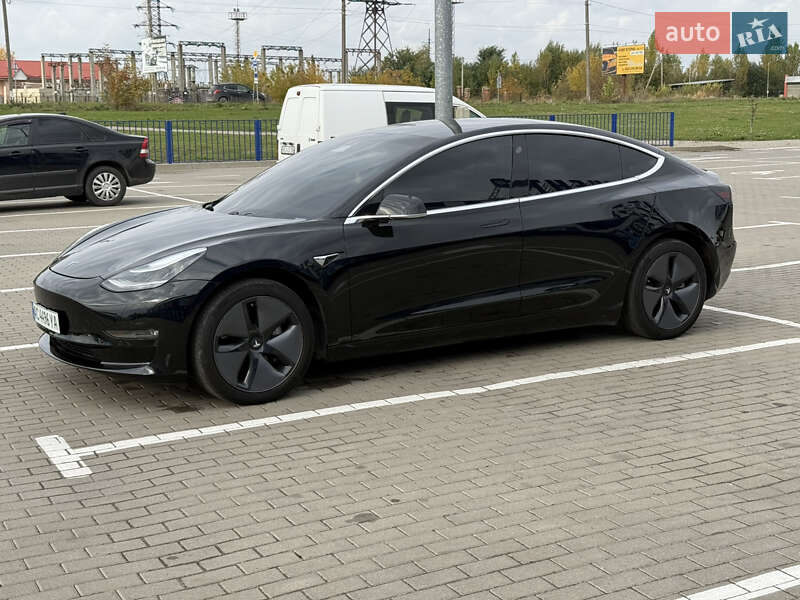 Седан Tesla Model 3 2019 в Нововолынске