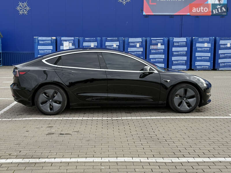 Седан Tesla Model 3 2019 в Нововолынске