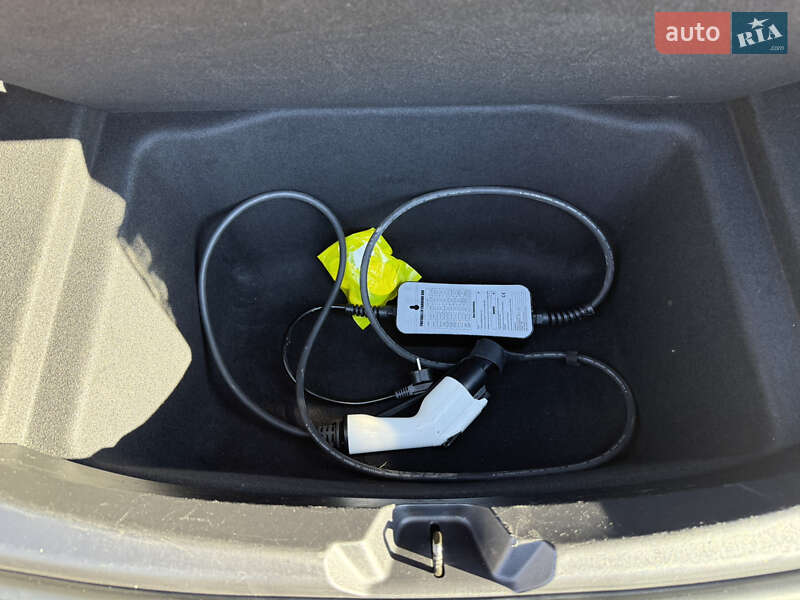 Седан Tesla Model 3 2019 в Нововолынске