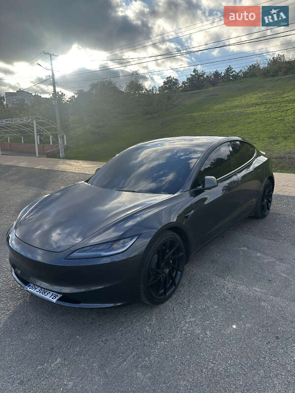 Седан Tesla Model 3 2024 в Чорноморську