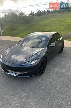 Седан Tesla Model 3 2024 в Чорноморську