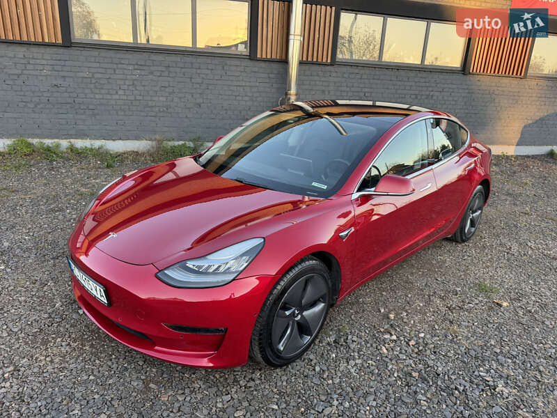 Седан Tesla Model 3 2018 в Луцке