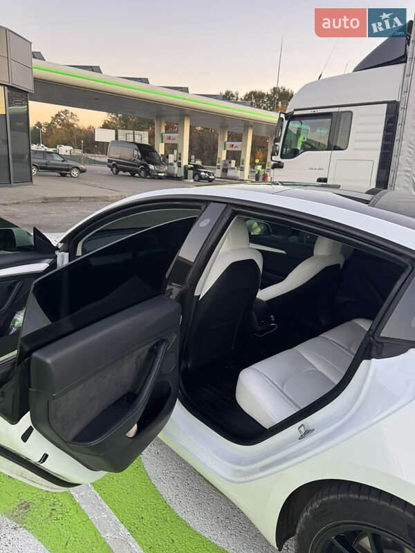 Седан Tesla Model 3 2022 в Черновцах фото 10 Седан Tesla Model 3 2022 в Черновцах