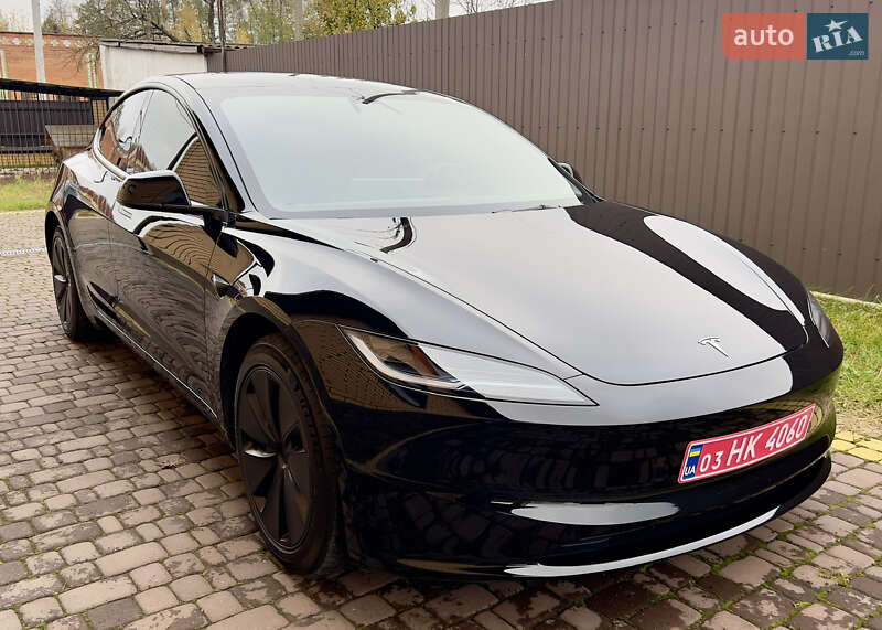 Седан Tesla Model 3 2024 в Олевську