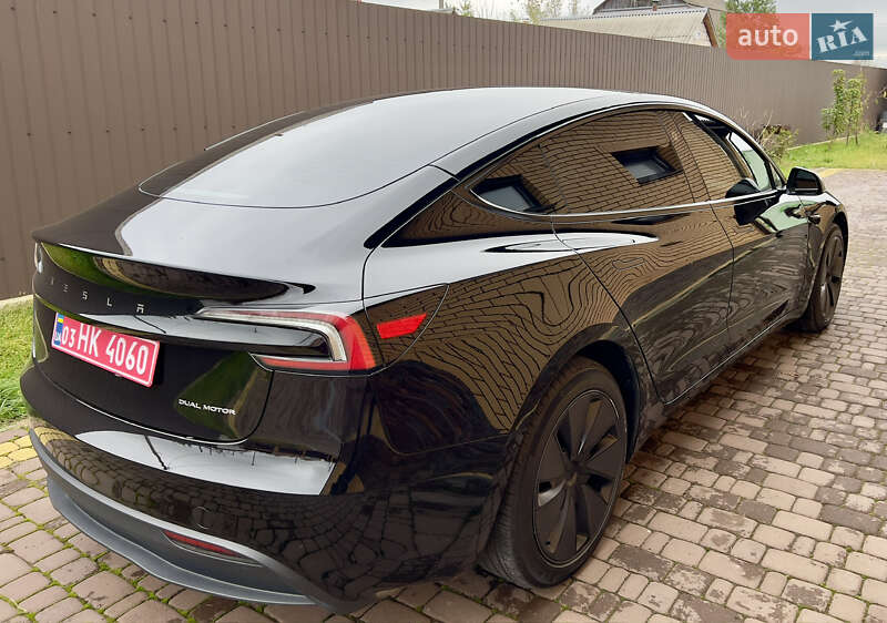 Седан Tesla Model 3 2024 в Олевську