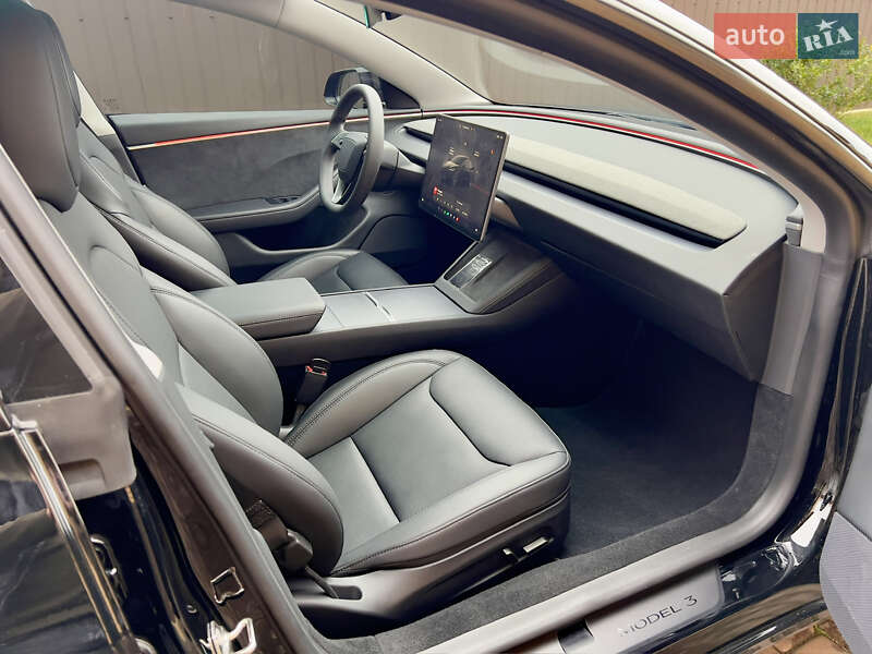 Седан Tesla Model 3 2024 в Олевську