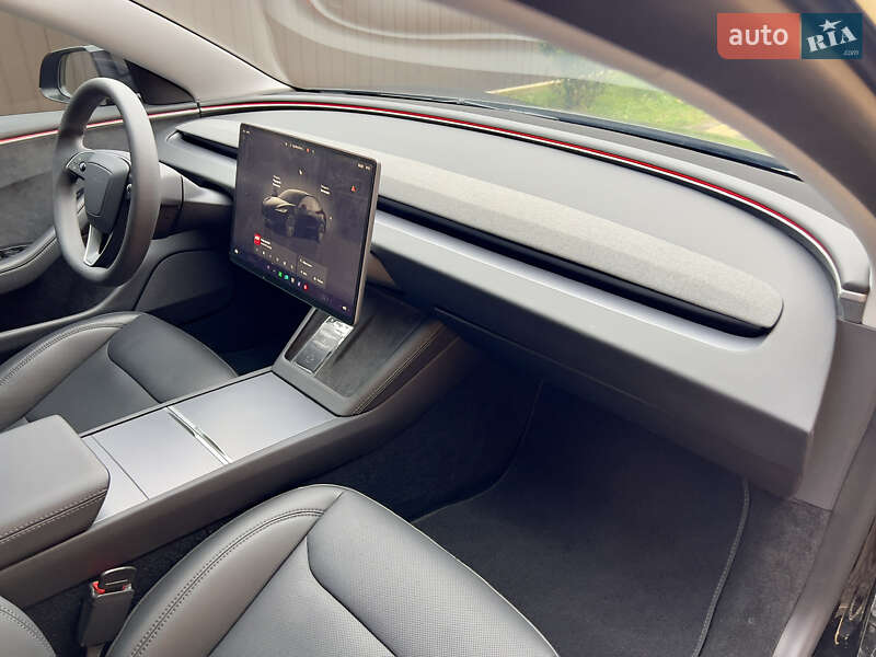 Седан Tesla Model 3 2024 в Олевську
