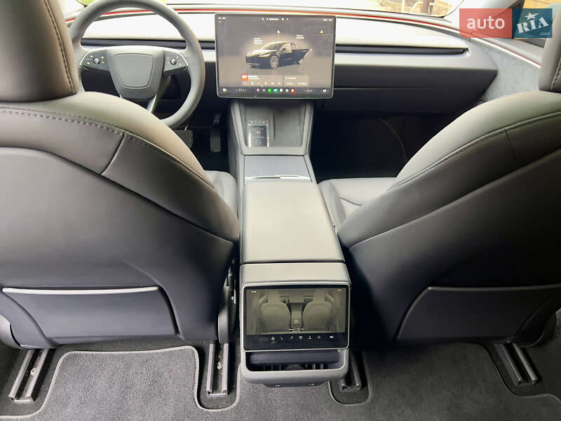 Седан Tesla Model 3 2024 в Олевську