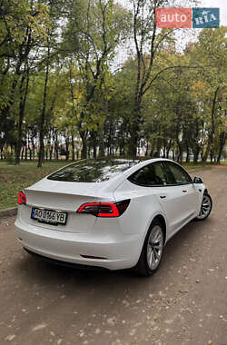 Седан Tesla Model 3 2021 в 