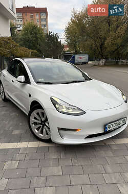 Седан Tesla Model 3 2021 в 
