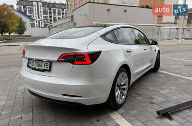 Седан Tesla Model 3 2021 в 