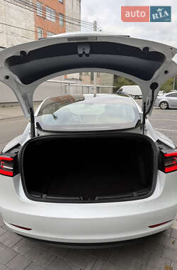 Седан Tesla Model 3 2021 в 