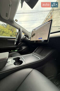 Седан Tesla Model 3 2021 в 