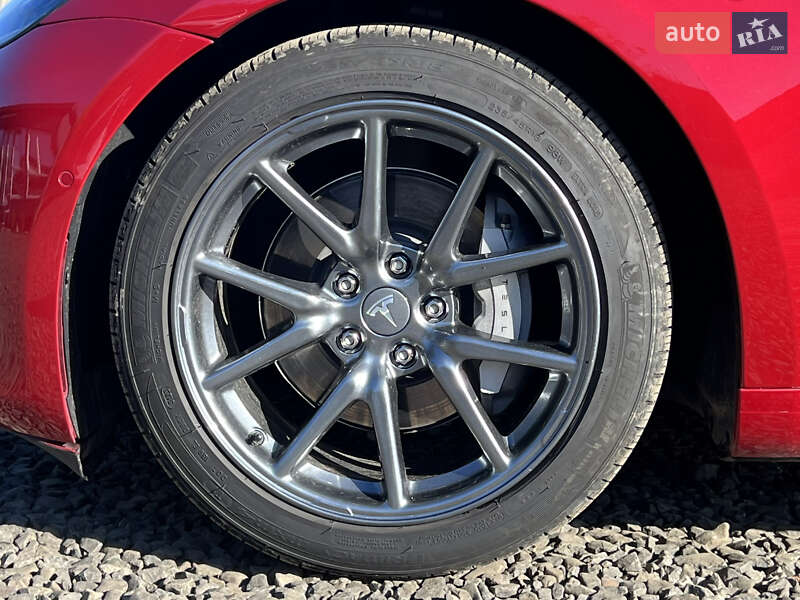 Седан Tesla Model 3 2020 в Луцьку