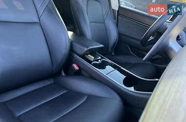 Седан Tesla Model 3 2020 в 