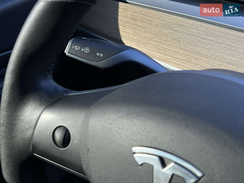 Седан Tesla Model 3 2020 в Луцьку