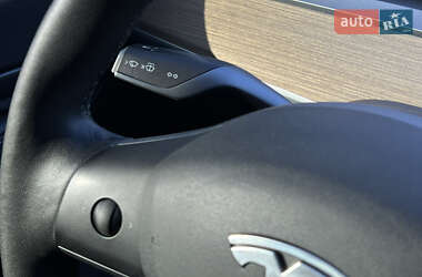 Седан Tesla Model 3 2020 в 