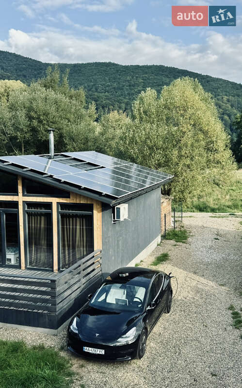 Седан Tesla Model 3 2019 в Киеве