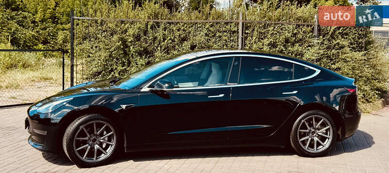 Седан Tesla Model 3 2019 в Киеве
