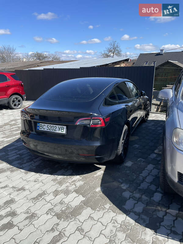 Седан Tesla Model 3 2022 в Львове