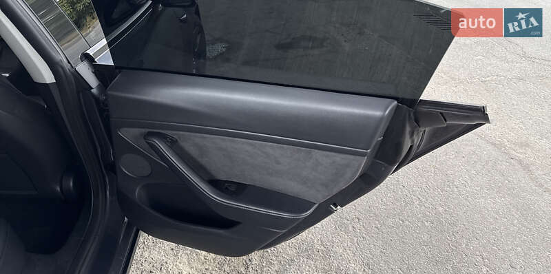 Седан Tesla Model 3 2022 в Днепре