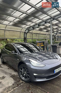 Седан Tesla Model 3 2019 в 